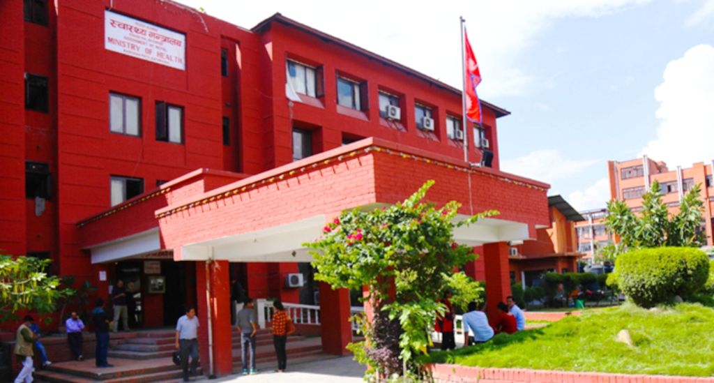 स्वास्थ्यकर्मीको करार अवधि थप गर्न अस्पतालहरुलाई निर्देशन