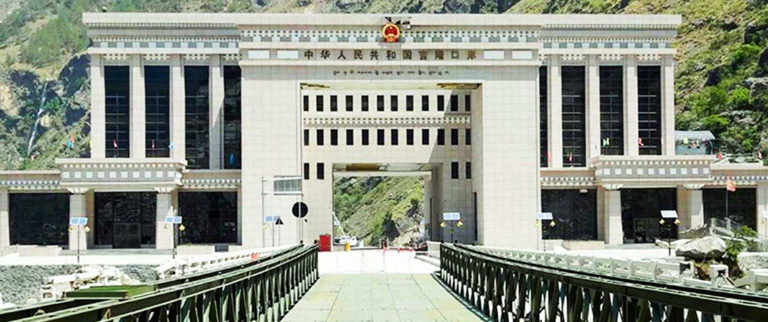 केरूङबाट नेपाल आउने समान रोकियो