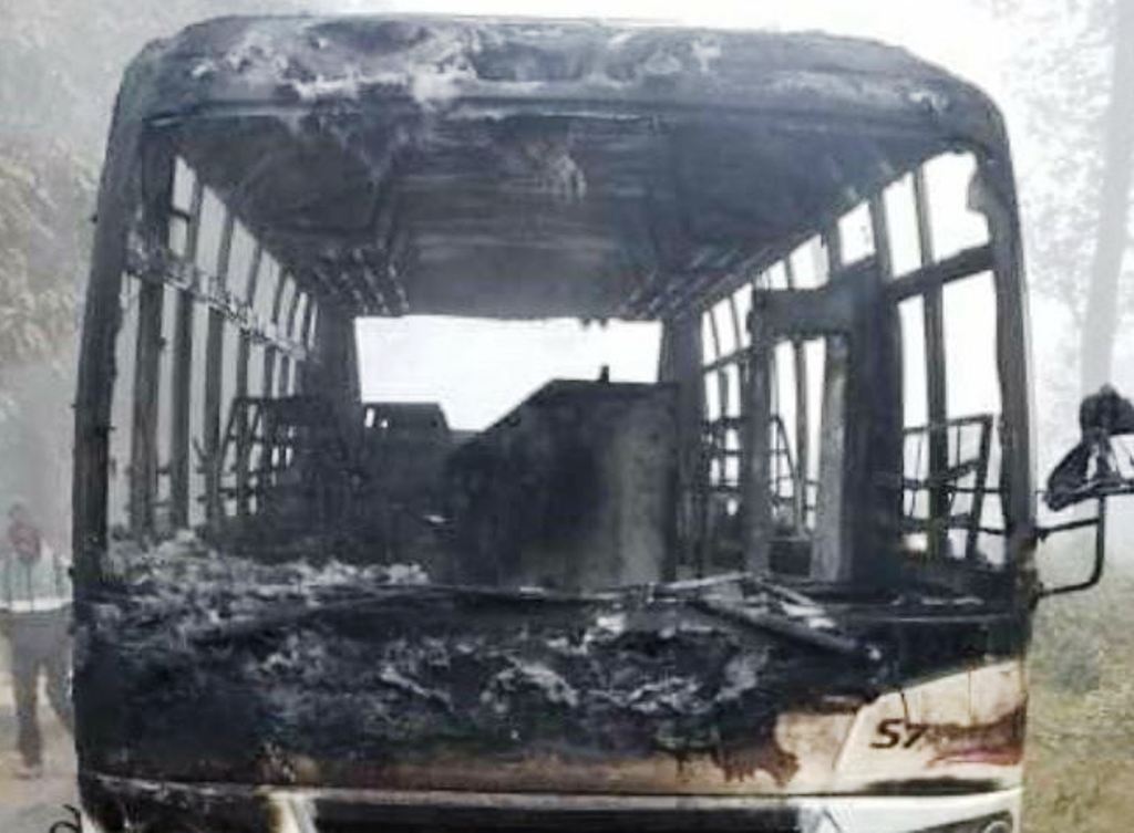 गुडिरहेको बसमा कसरी भयो आगलागी ?