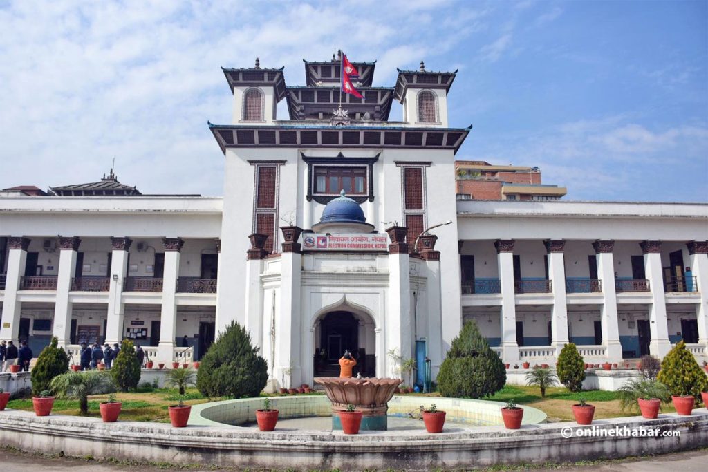 आयोगले सोध्न थाल्यो दल र राजनीतिज्ञहरुमाथि स्पष्टीकरण