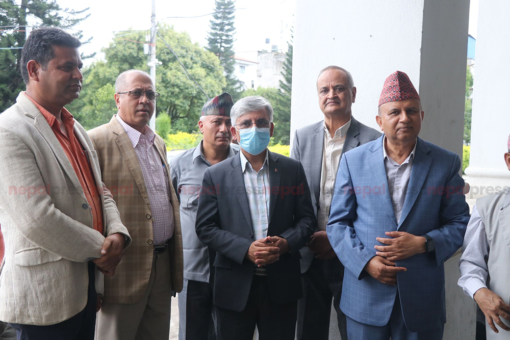 निर्वाचन आयोगमा १० औं पार्टीका रुपमा एमाले दर्ता ।