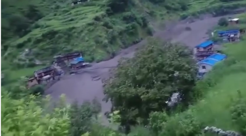 बाजुरामा बाढीले बगायो ११ घर