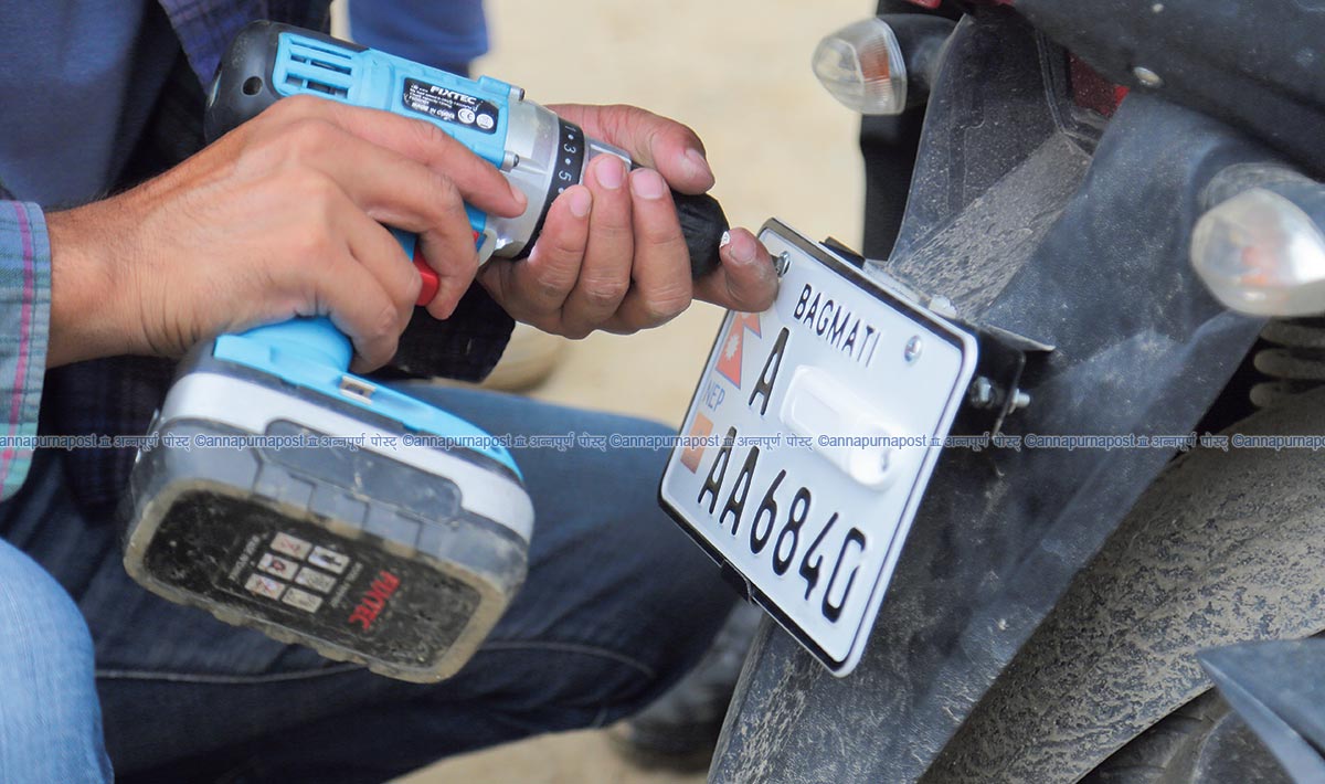 इम्बोस्ड नम्बर प्लेटमा फेरि लफडा